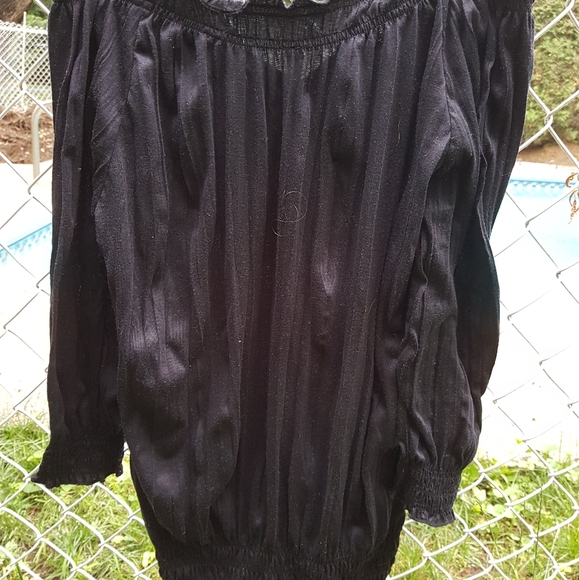 Black off the shoulder shirt - Picture 2 of 4